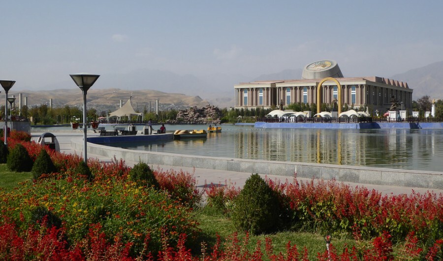 Как выглядит самый суровый город Таджикистана, откуда даже на заработки в Россию