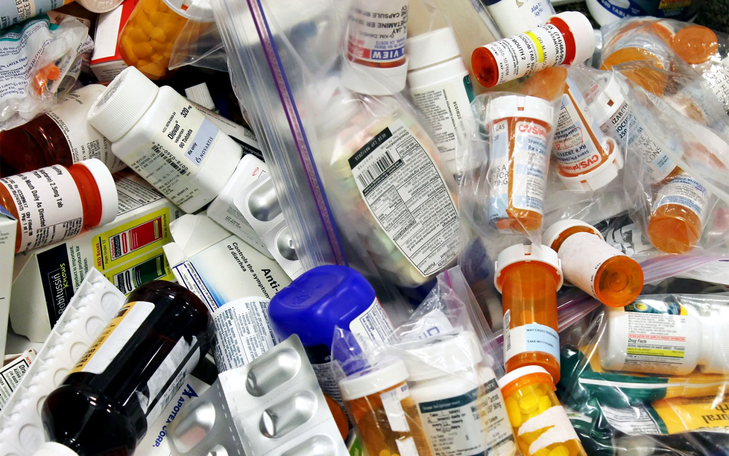 Медицинские отходы. Утилизация лекарственных средств. Медицинские и фармацевтические отходы. Пластмасса в медицине.