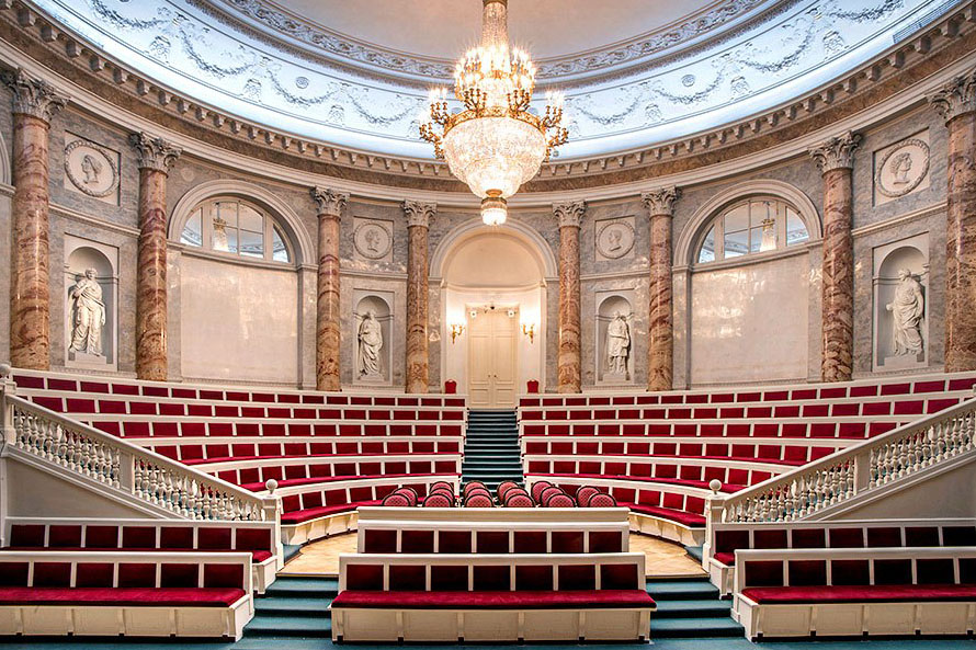 Фото зала Эрмитажного театра - вид со сцены