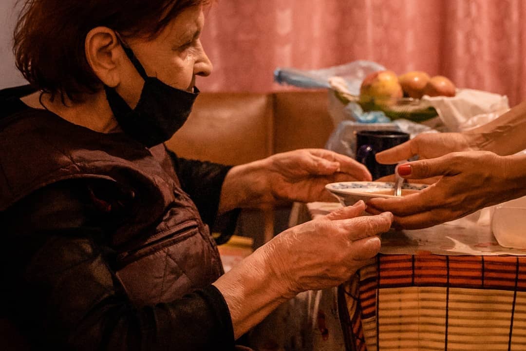 Как называется когда помогают людям