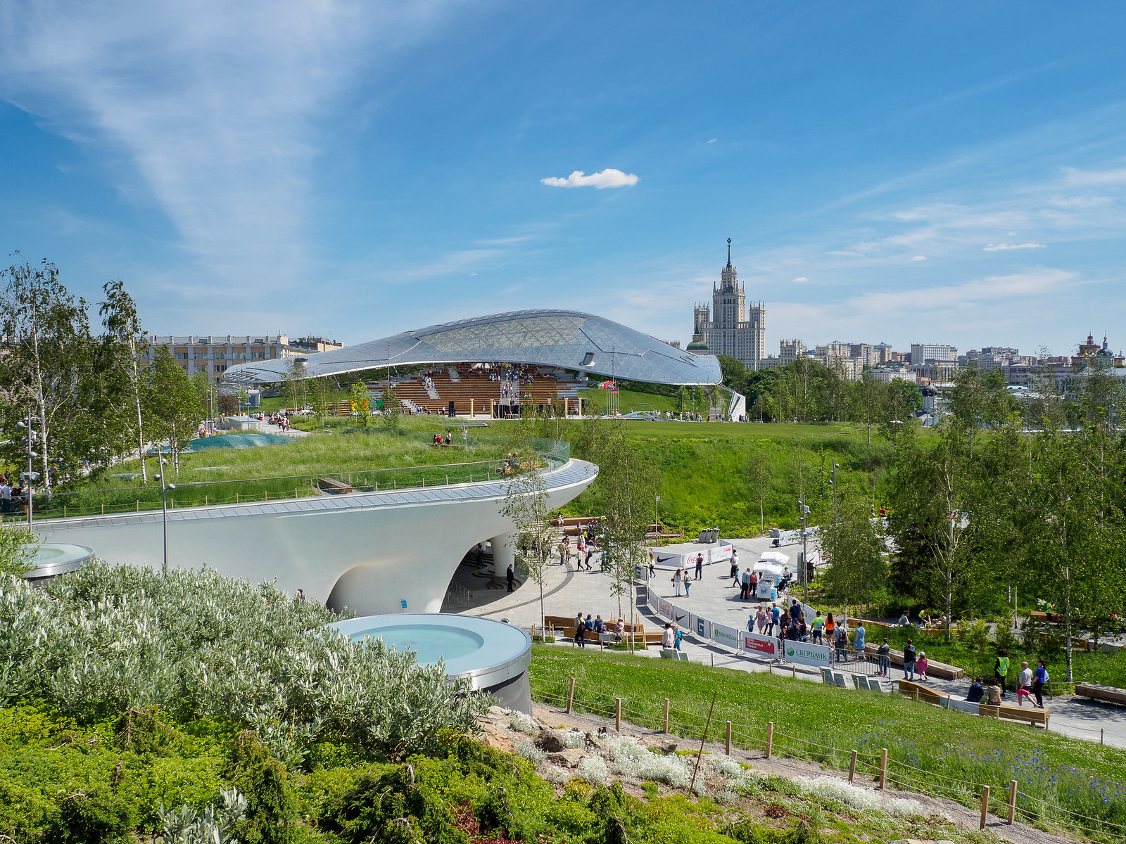 Парк зарядье москва фото. Московский парк Зарядье. Площадь Зарядье парк в Москве. Столичный парк Зарядье. Ландшафтный парк Зарядье в Москве.