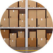 стелаж с коробками