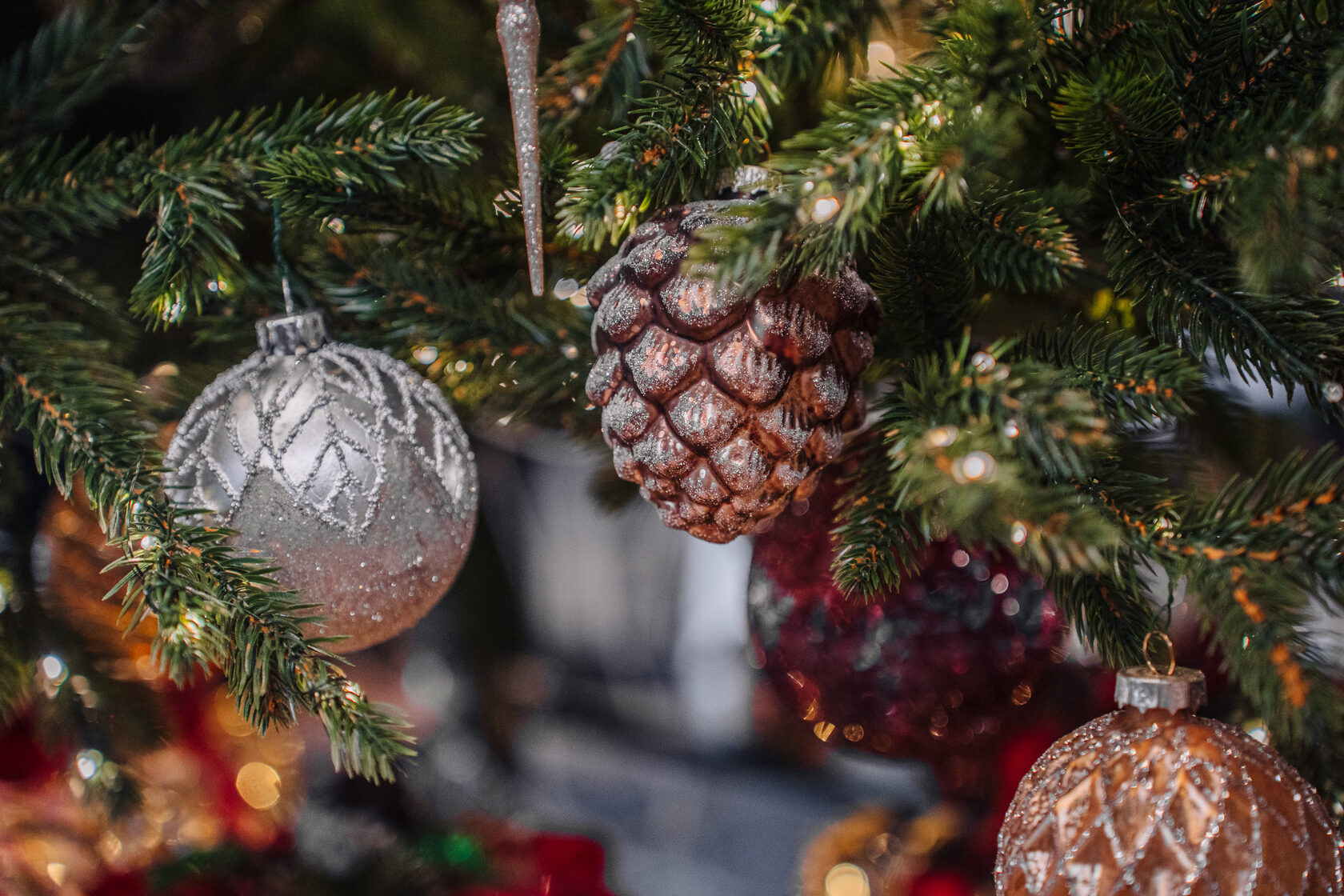 тренды украшения елки 2026, елка 2026, как красиво нарядить елку на новый год 2026