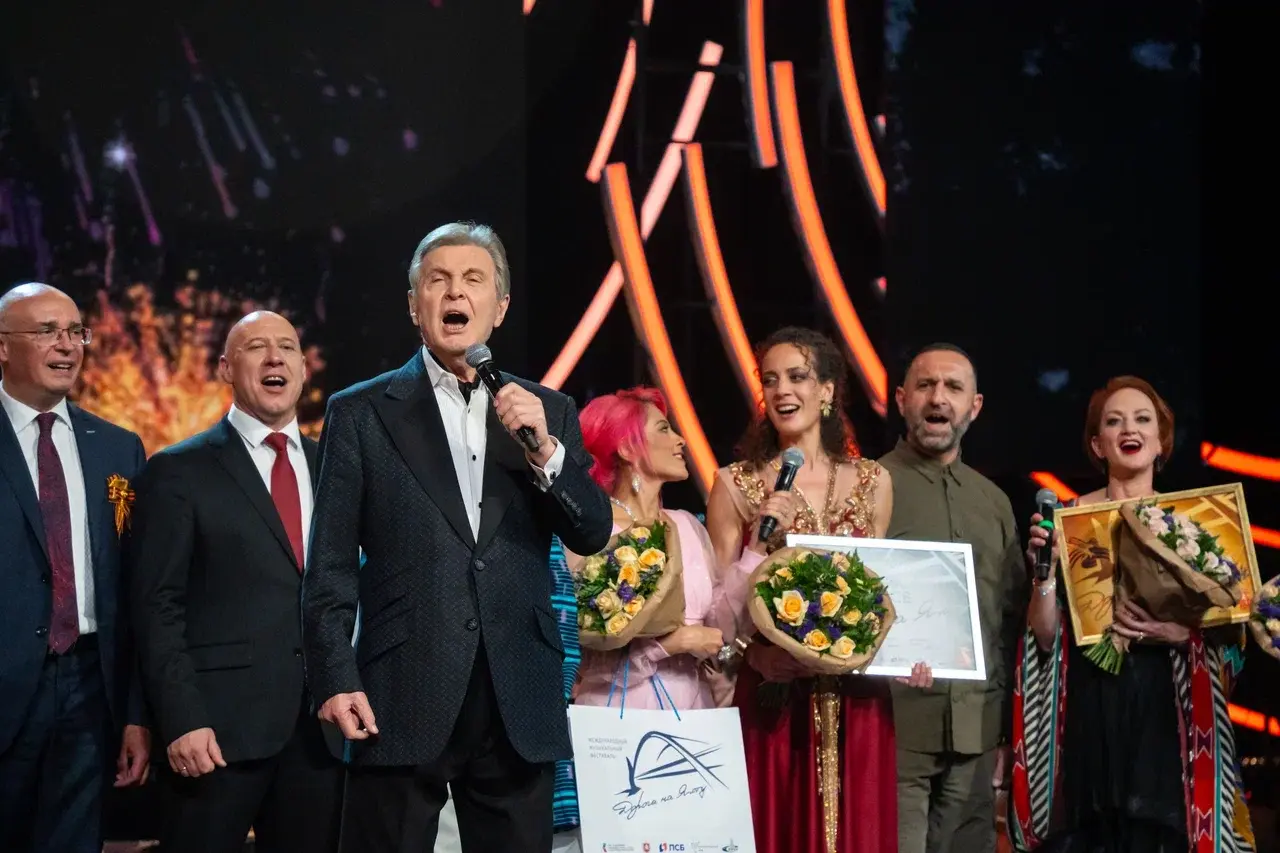 Лев Лещенко на сцене фестиваля «Дорога на Ялту»  в Кремле