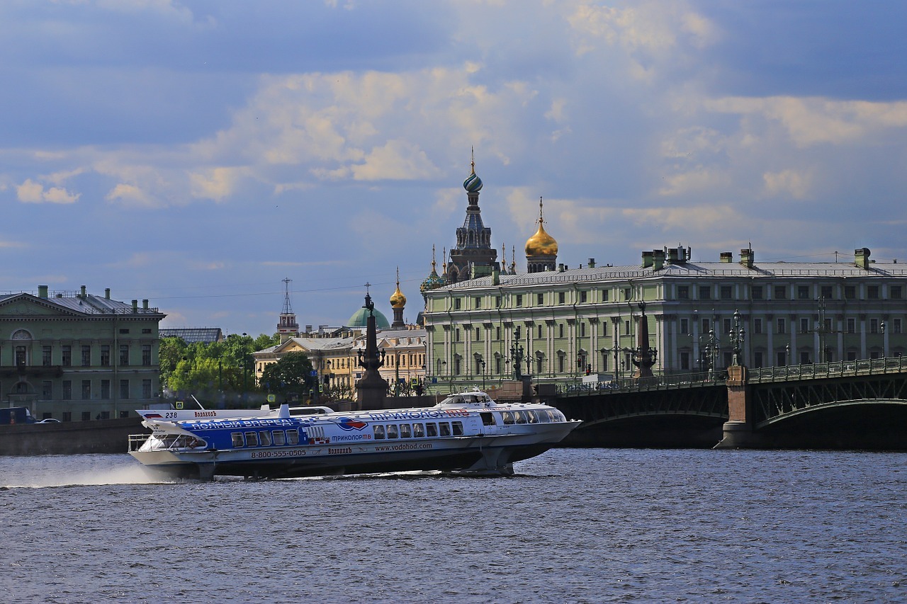 Аренда и прокат гидроцикла, катера, яхты в Санкт-Петербурге ⭐