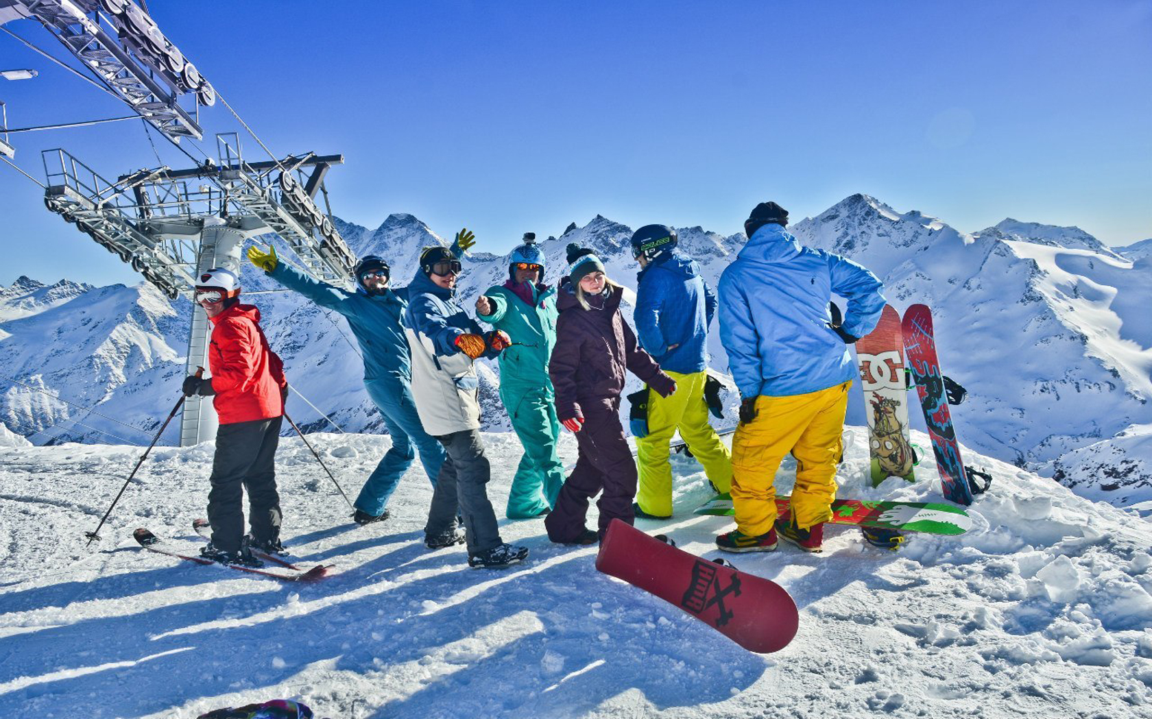 Компания горнолыжный курорт. Эльбрус горнолыжный курорт. Приэльбрусье горнолыжный курорт. Приэльбрусье горные лыжи. Эльбрус горные лыжи.