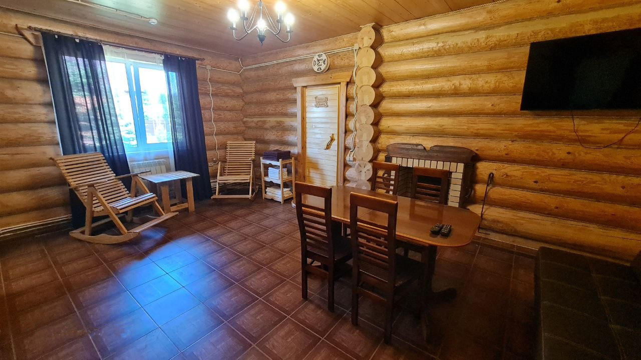 Комната отдыха в деревянной русской бане