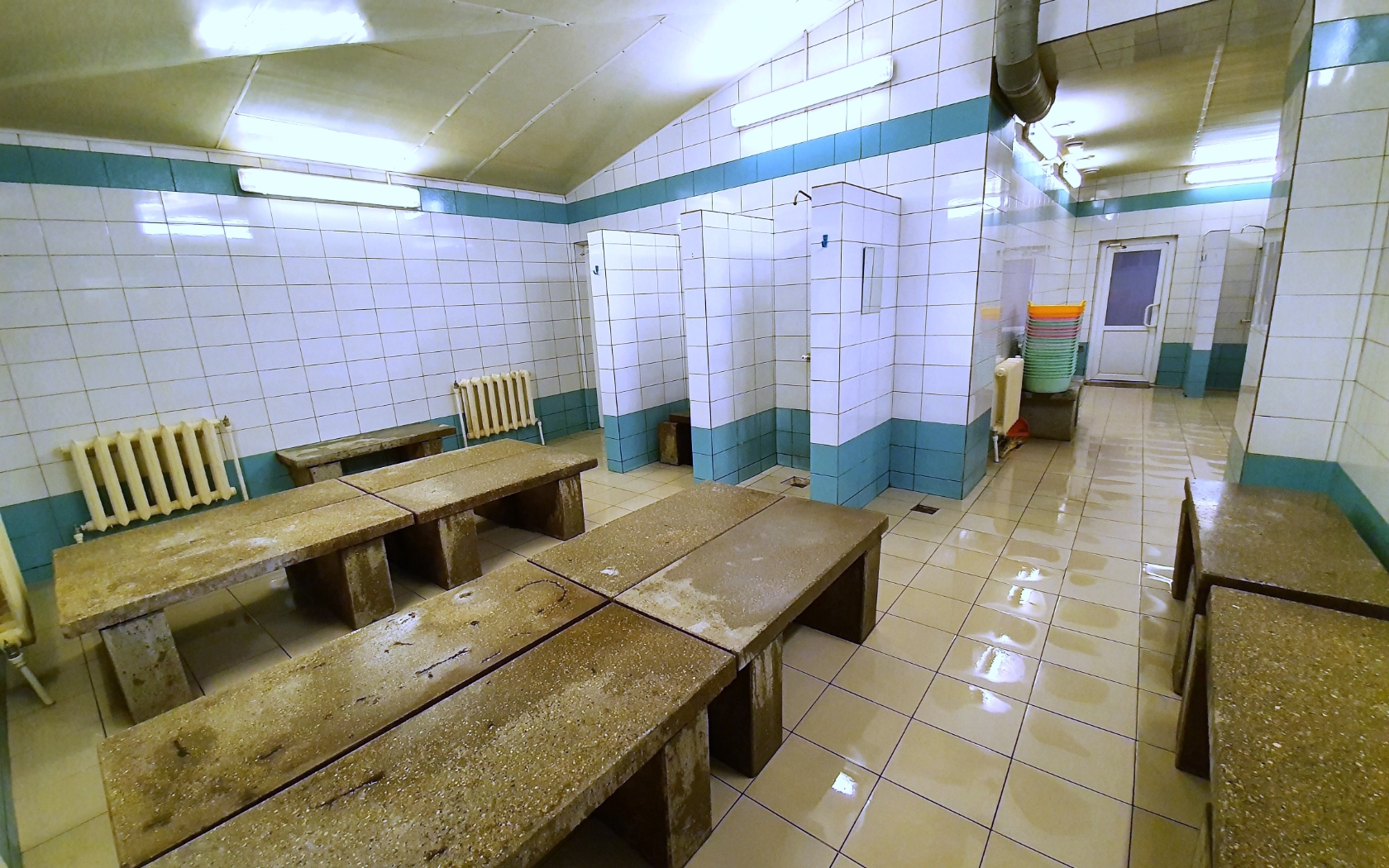 Общая баня для мужчин москва. Общественная баня Кинель. Общественная баня Вичуге. Мебель для общественной бани. Общая баня.