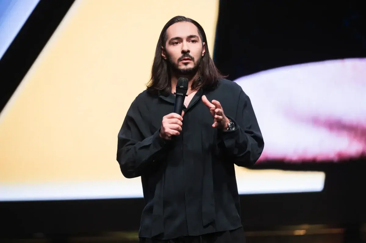 Сергей Теймуров на выступлении