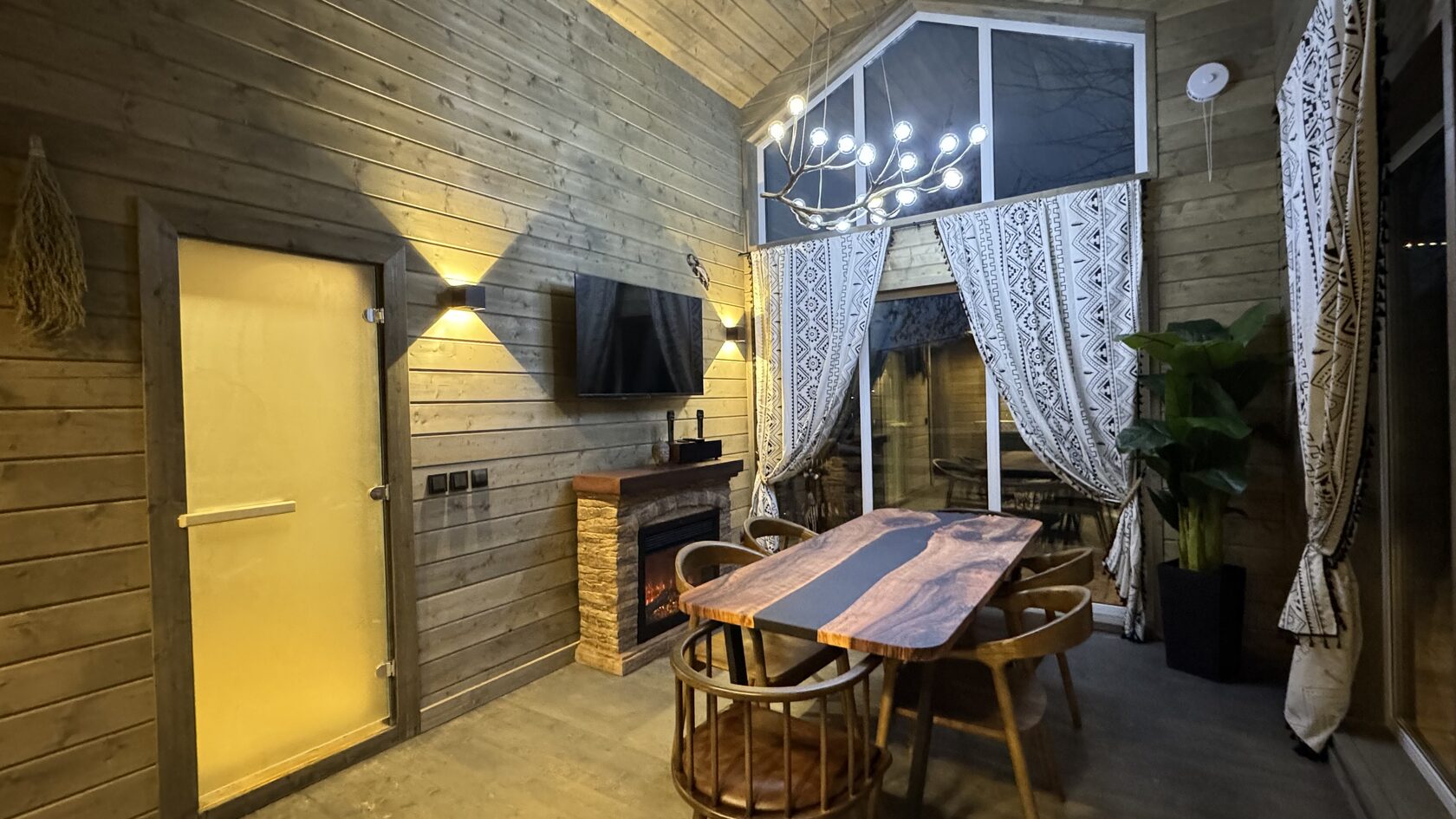 Рядом Даль, центр глэмпинга