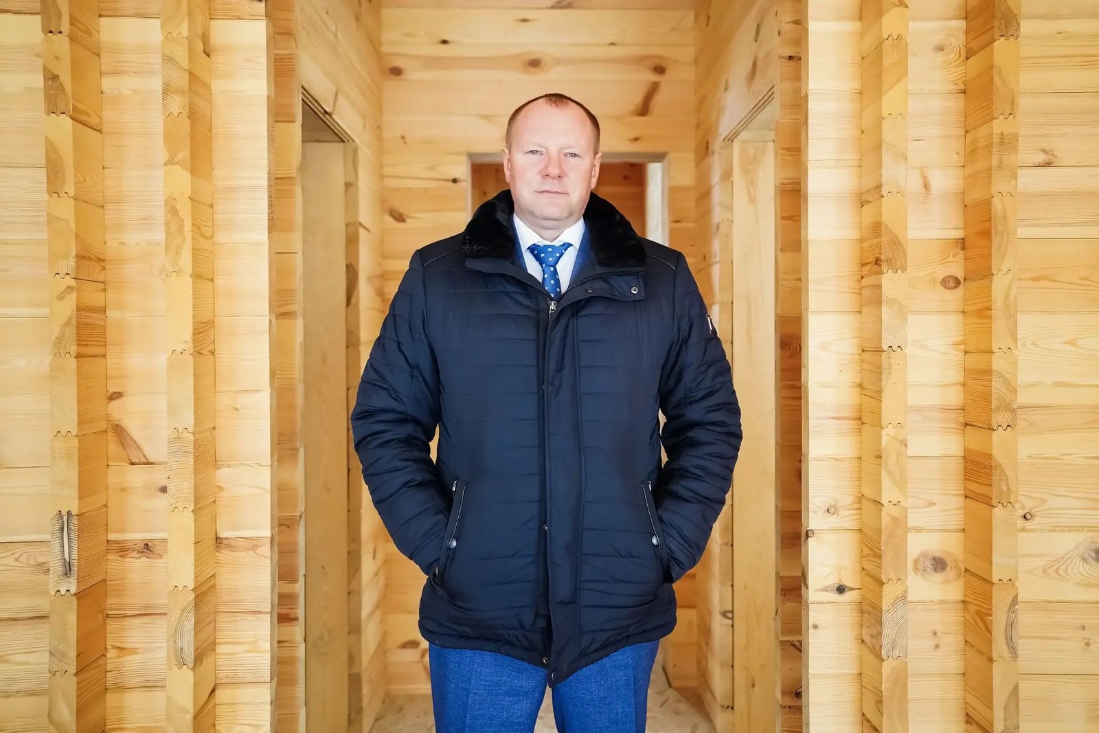 Александр Почанин, собственник компании «Дерево для жизни», в доме из двойного бруса