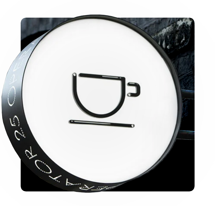 вывеска на фасаде здания