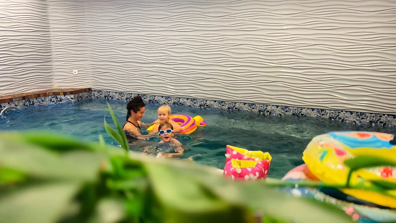 Бассейн в доме Село