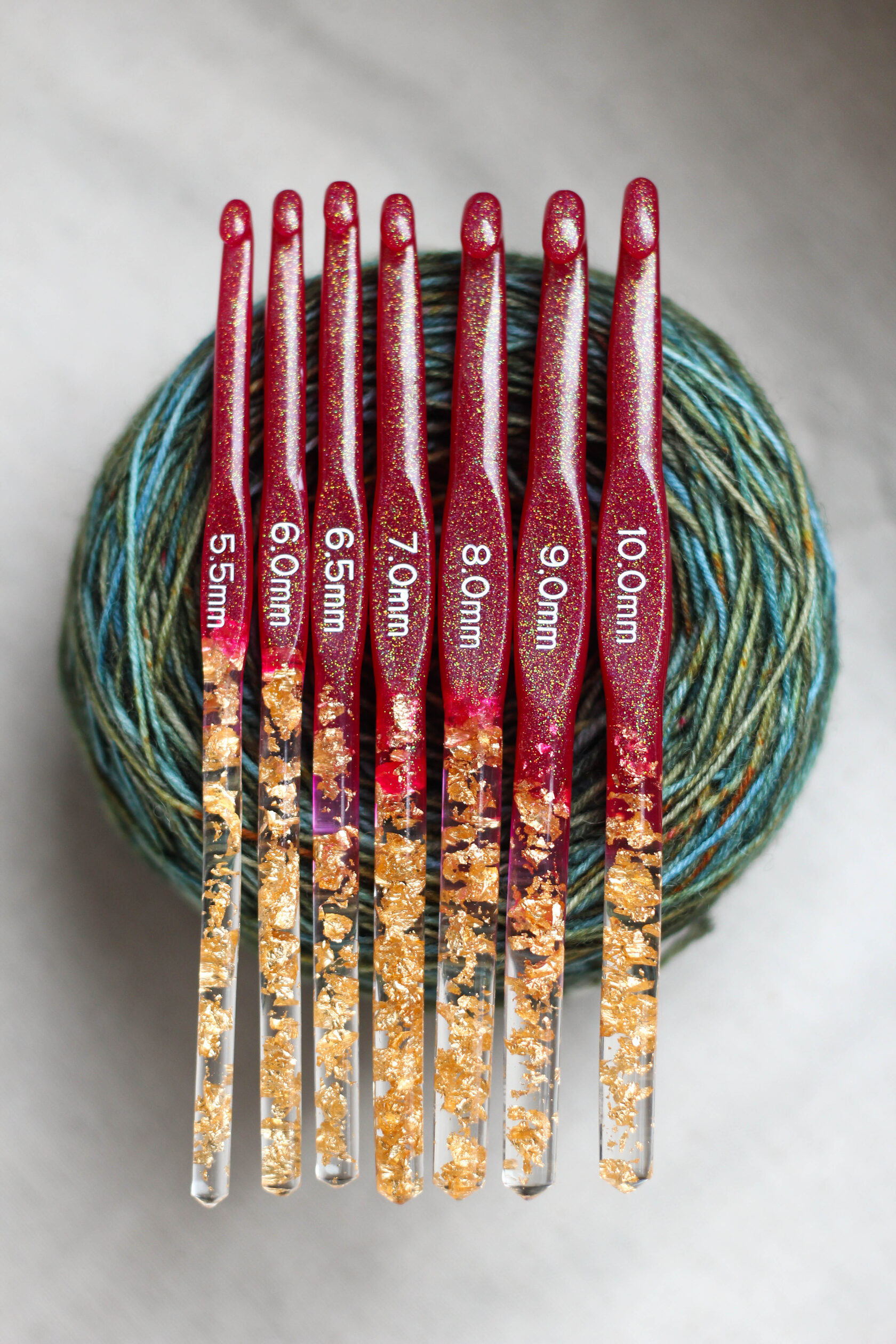 Крючки для вязания из эпоксидной смолы красные