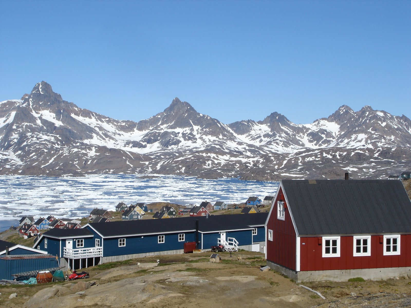 Экспедиция гренландия. Восточное поселение Гренландия. Opel Greenland. Больница в Гренландии. Дом в Гренландии.