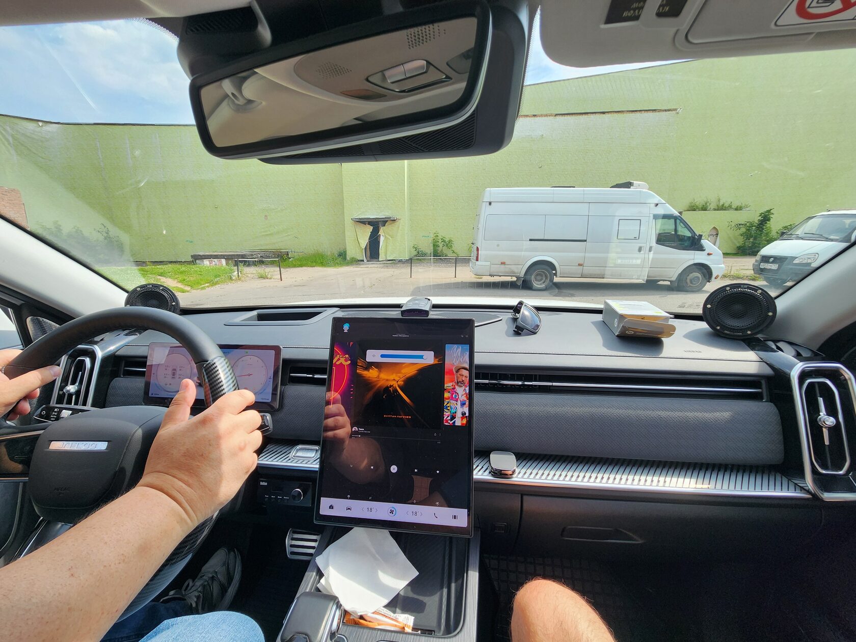 установка автозвука Jaecoo J7