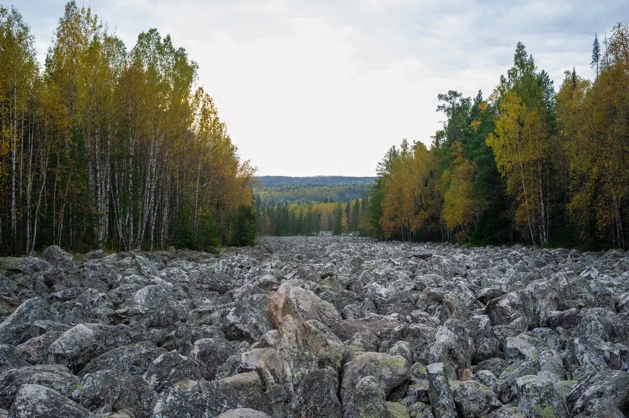 Большая каменная река