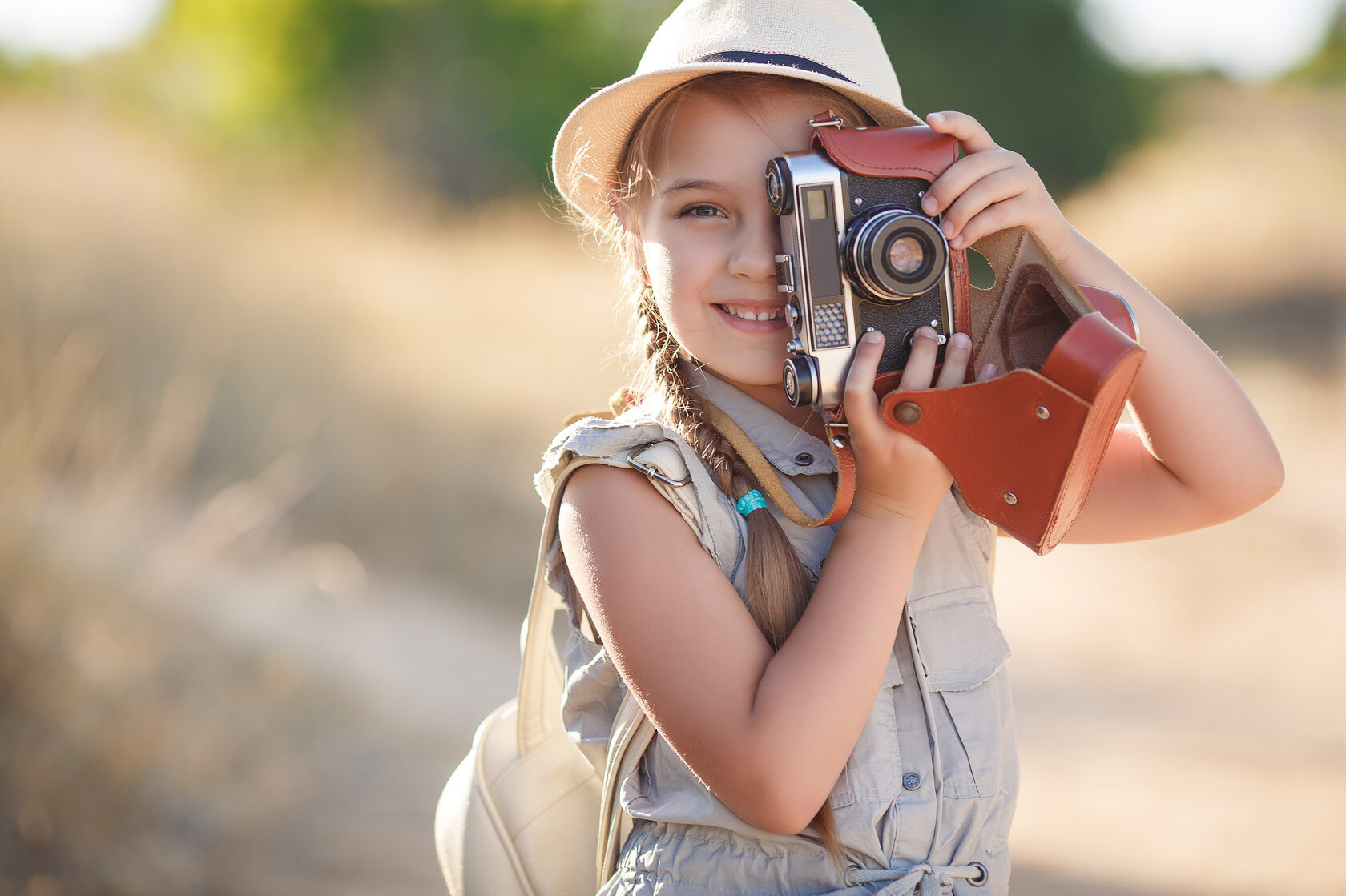 Детская фотосессия со старым фотоаппаратом