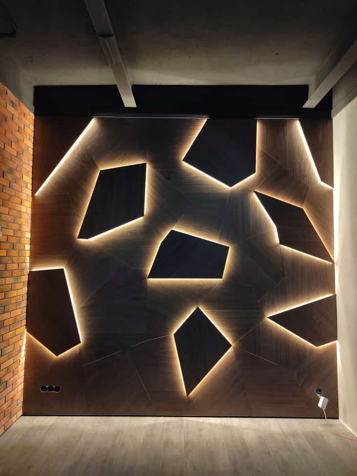 Стеновая панель 3D в шпоне американский орех с подсветкой на заказ