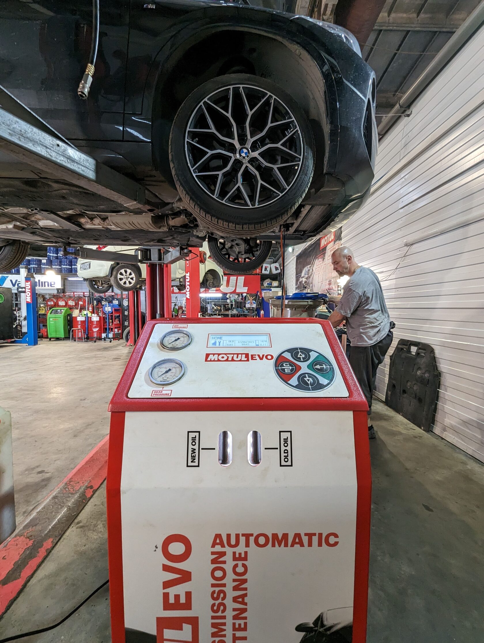 Тестовый запуск системы Проверка давления и состояния старого масла