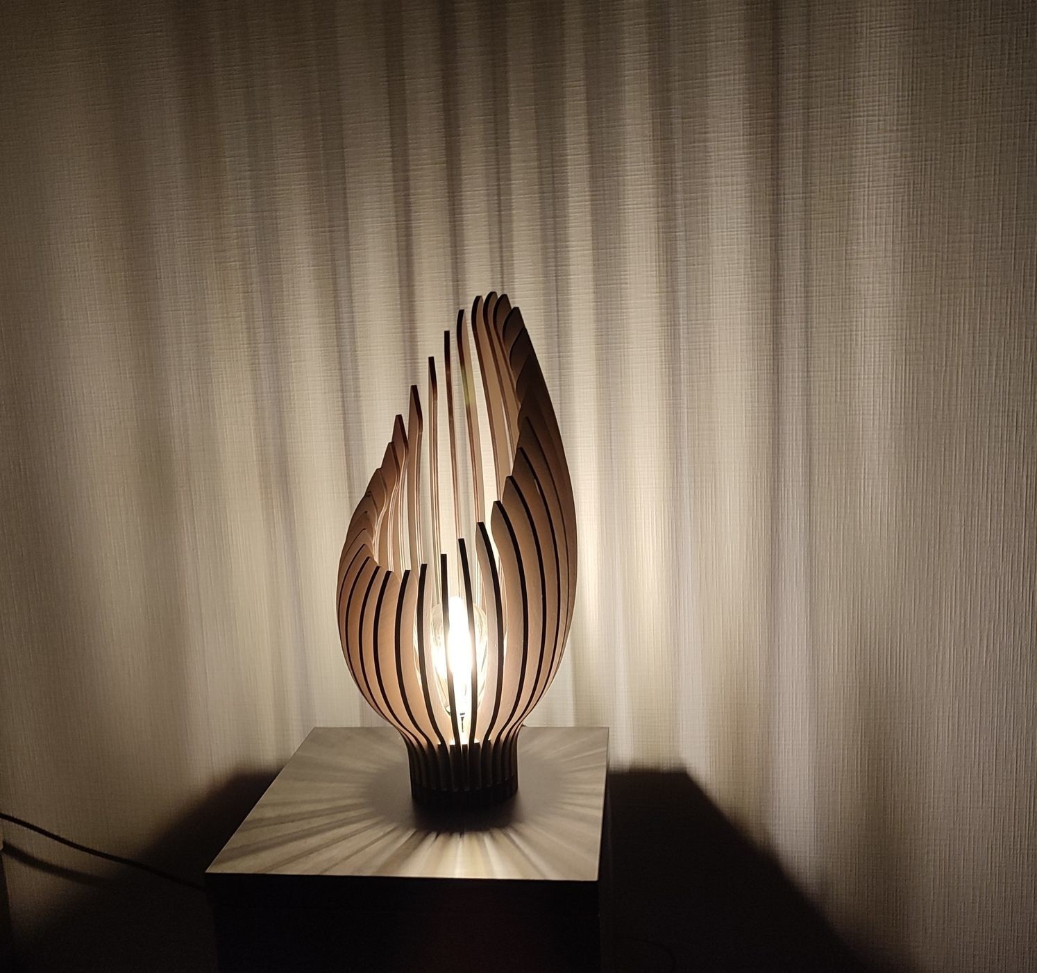 Настольный дизайнерский светильник ручной работы «Пламя»