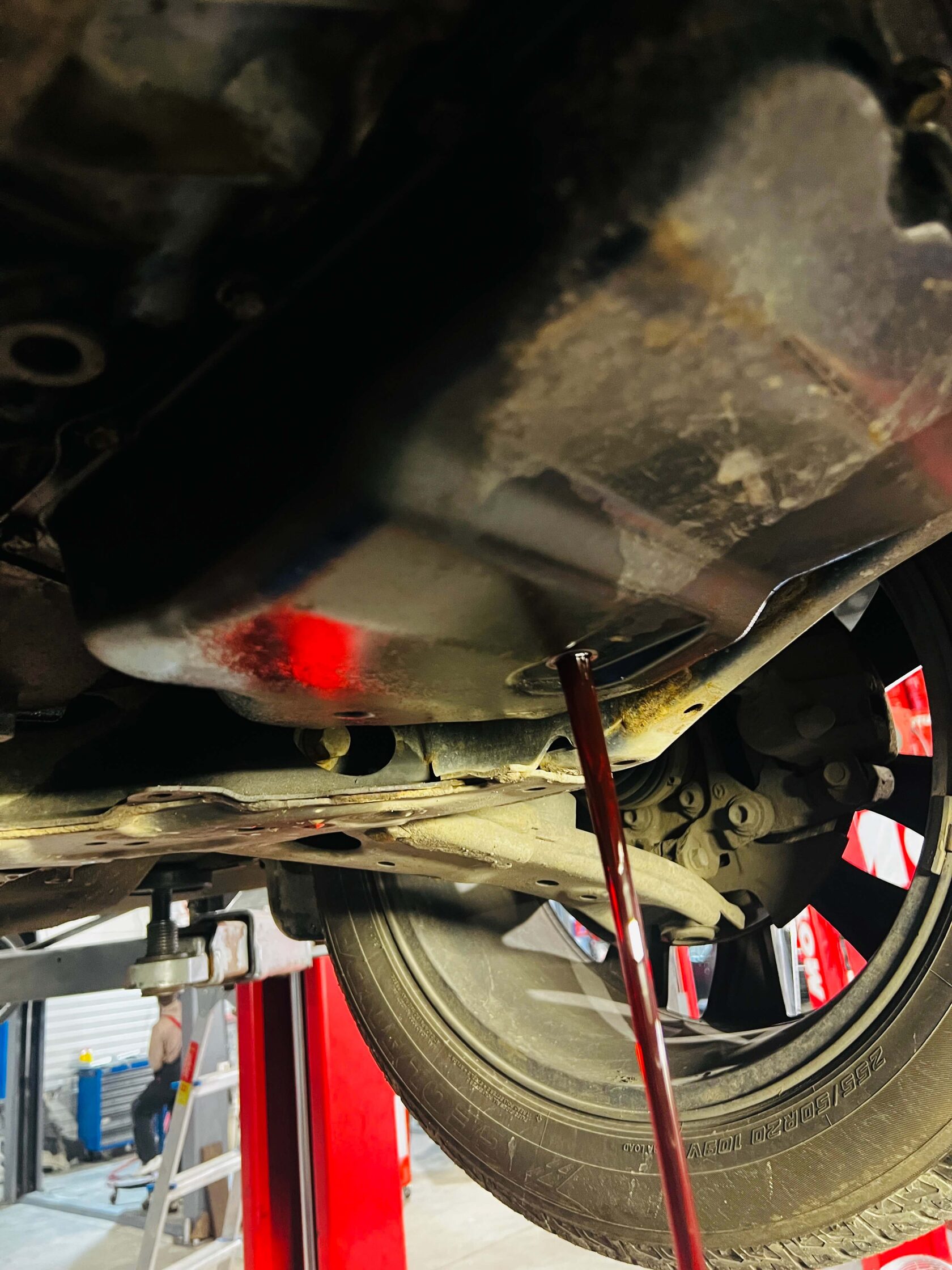 Слив масла из поддона Mazda