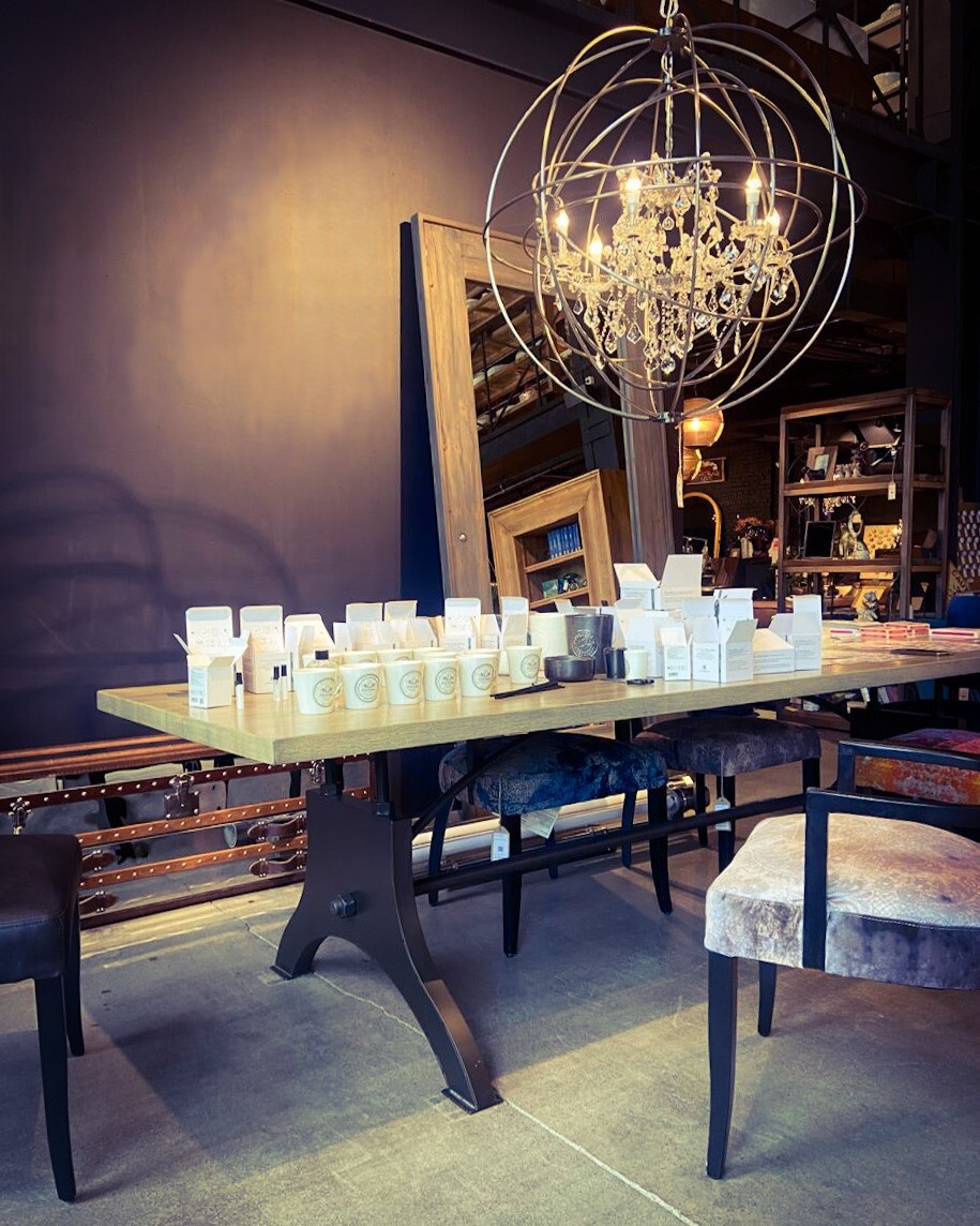 свечи в брутальном интерьере