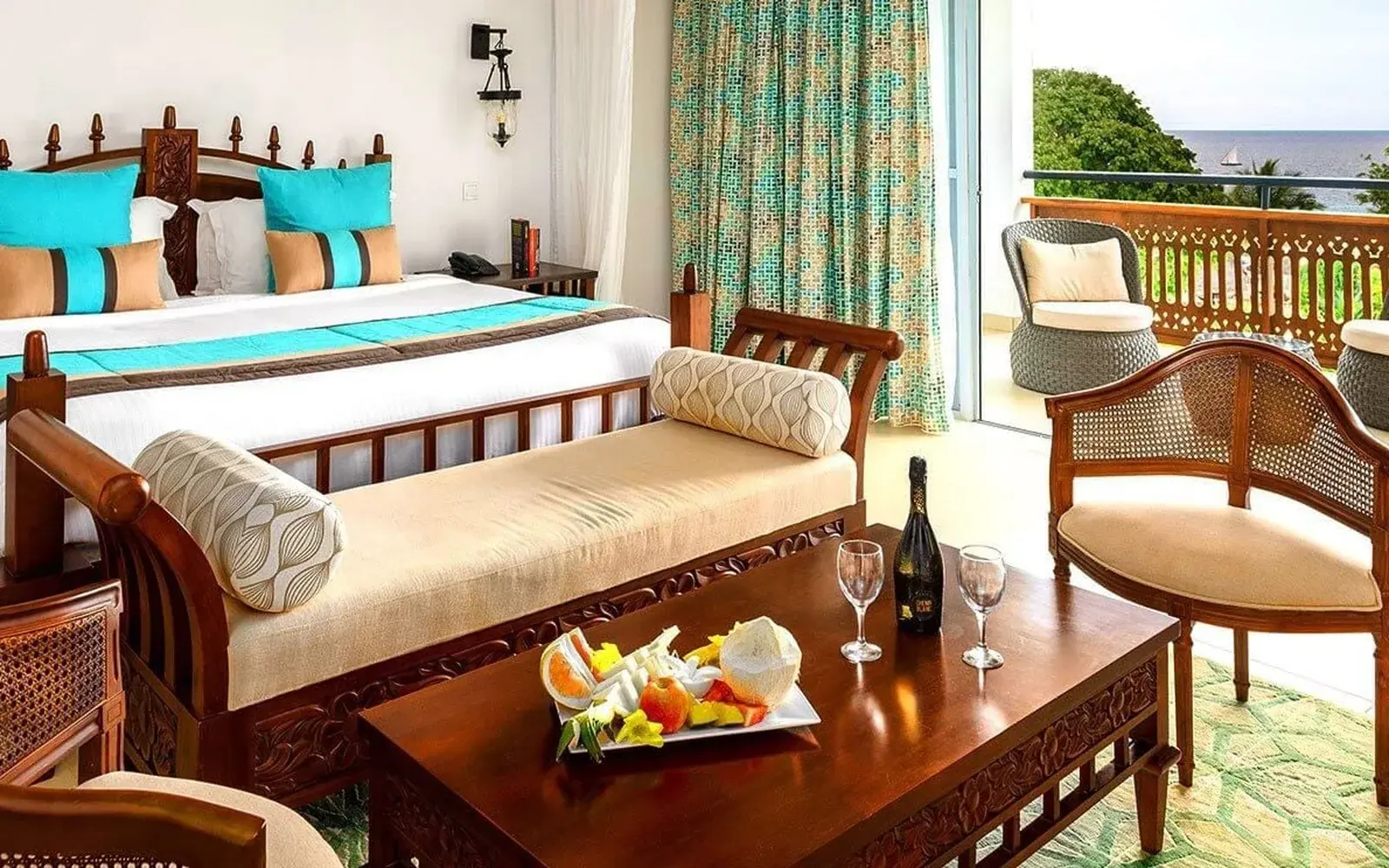 Номер с кроватью под балдахином и выходом на балкон, Royal Zanzibar Beach Resort