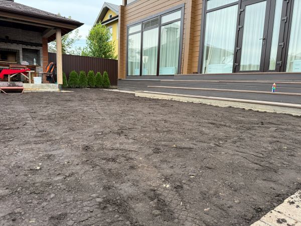 Подготовка и укатка земли перед укладкой рулонного газона фото 2