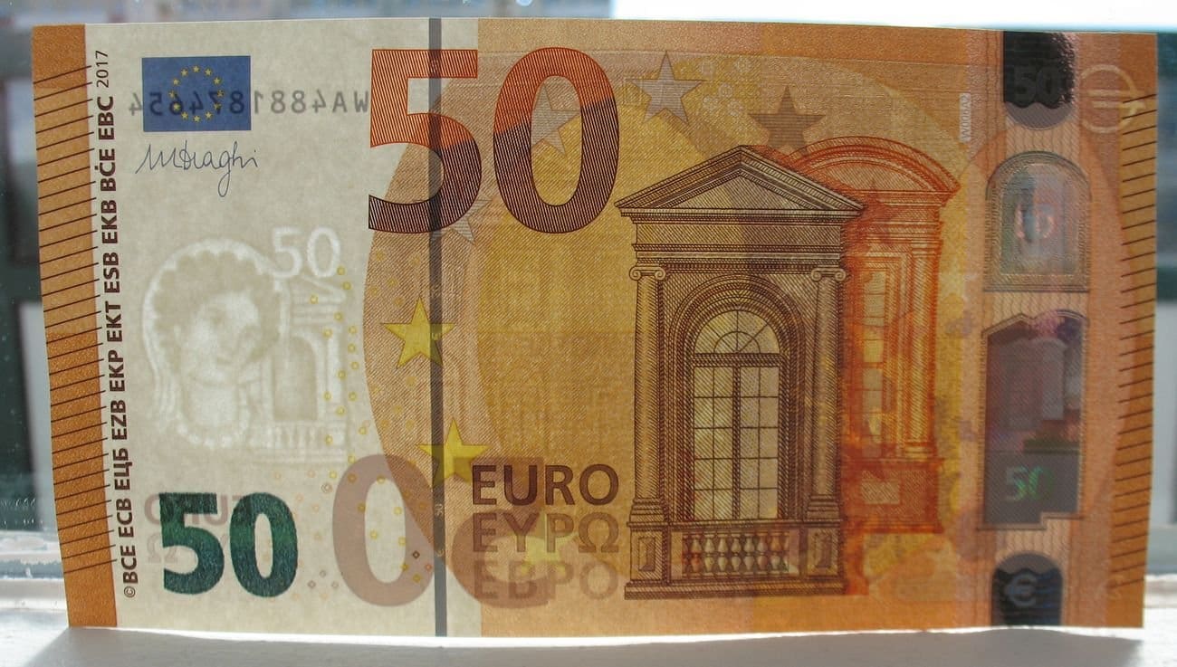 Евро старые купюры. 50 Евро купюра. Банкноты 50 евро. Изображение купюры 50 евро. 50 Евро купюра 2002.
