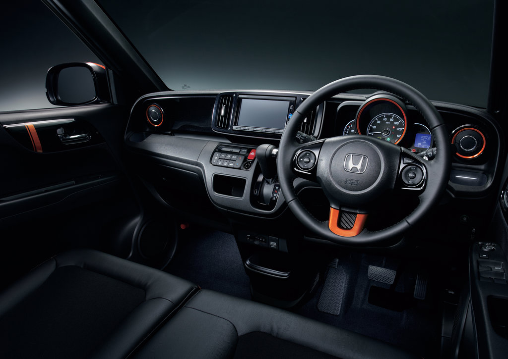 Автомобиль Honda N One привезенный с аукциона Японии 2015 года выпуска.