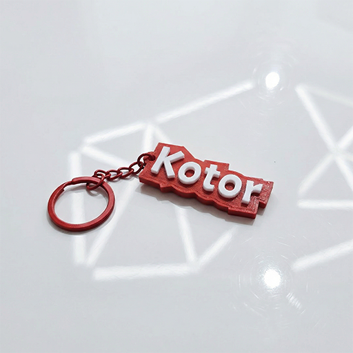 Brendirani suvenirski privjesak sa natpisom Kotor (Crna Gora)