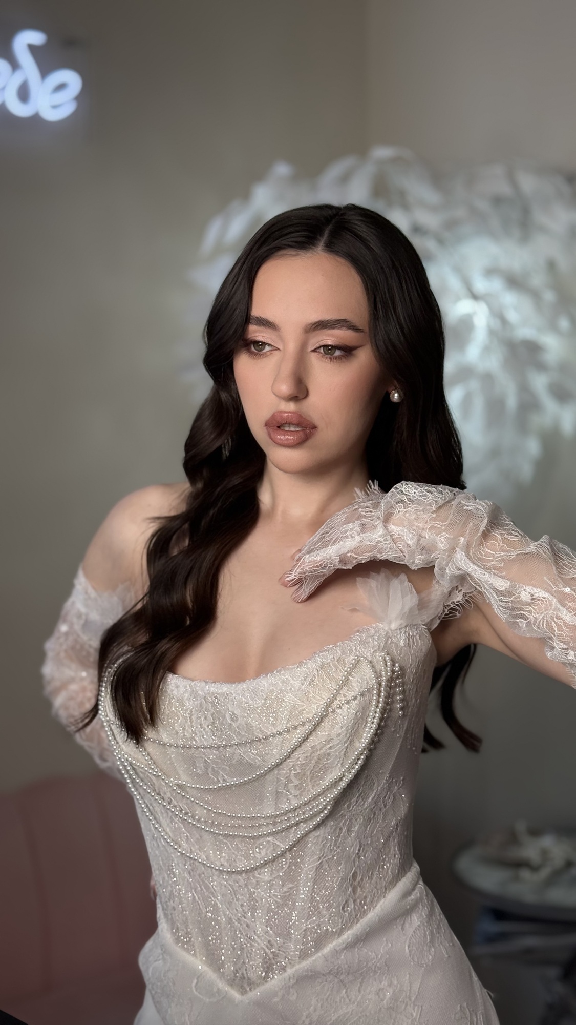 свадебное платье по фигуре сверкающее