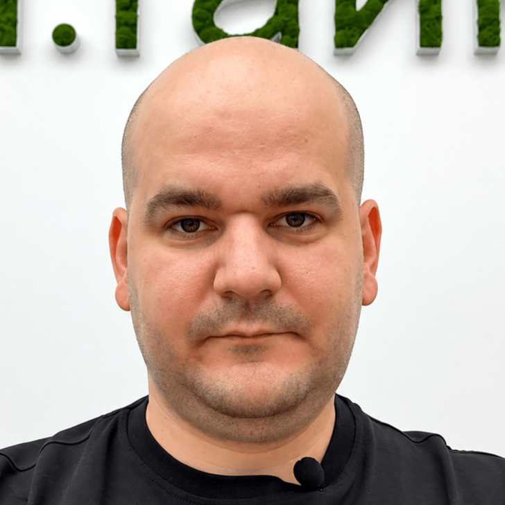 Максим Фролов