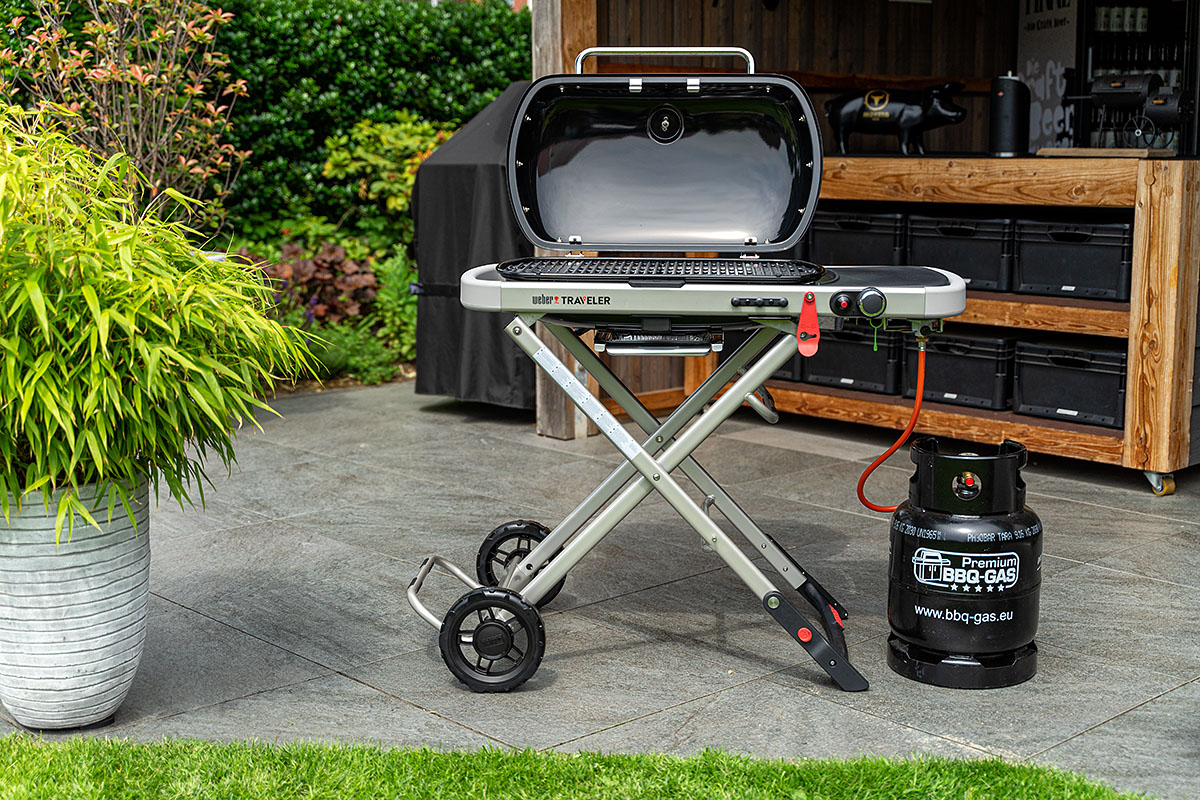 Газовый гриль traveler. Гриль Weber traveler. Гриль Вебер Тревелер газовый. Гриль газовый Weber traveler черный. Угольные грили Napoleon.