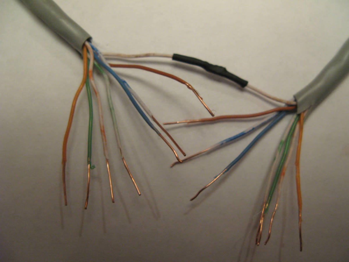 Кабель копирование. Скрутка rg45. Кабель соединитель витой пары между собой. Соединить 2 провода витой пары. Скрутка кабелей rj45.