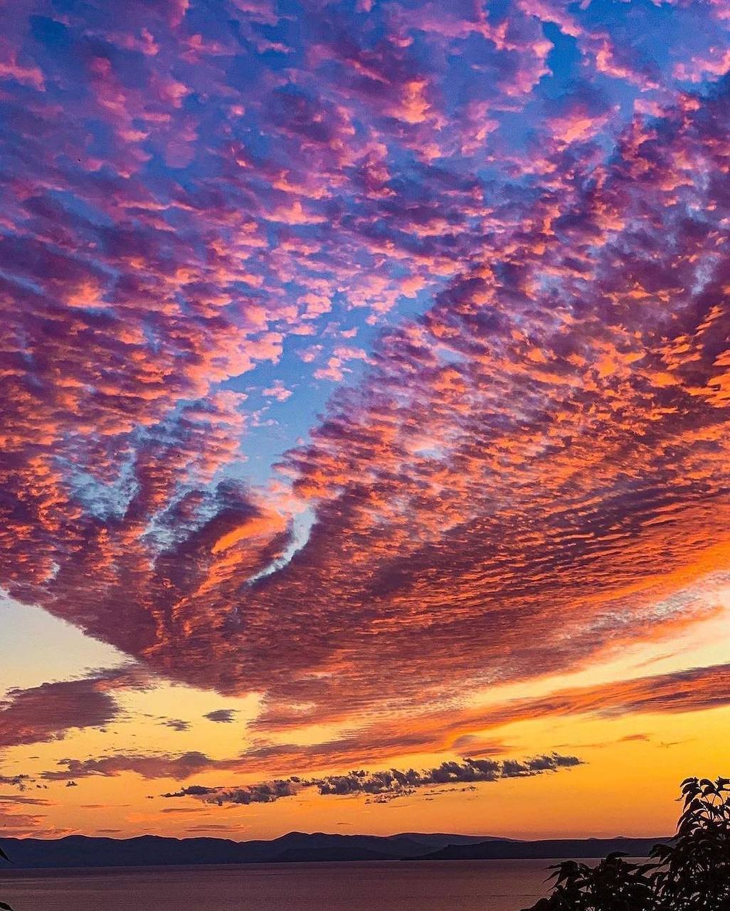 Яркое закатное небо Владивосток