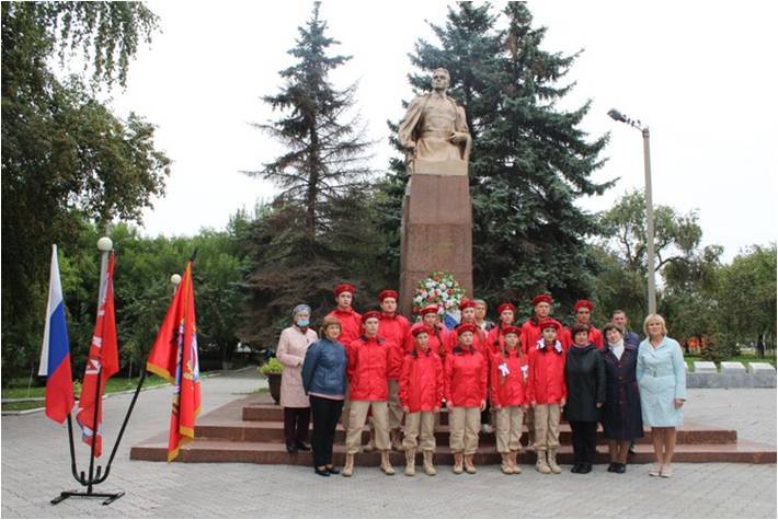 Погода в талице свердловская талицкий. Памятник Николаю Кузнецову в Талице.