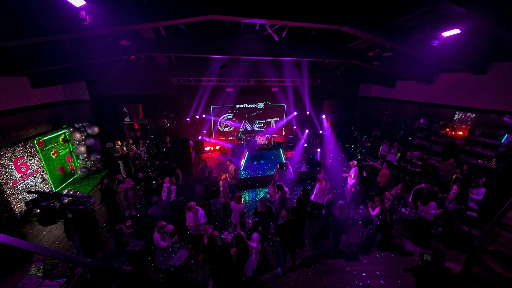 Perfluence 6 лет — Omega Rooftop: общий вид основной сцены.