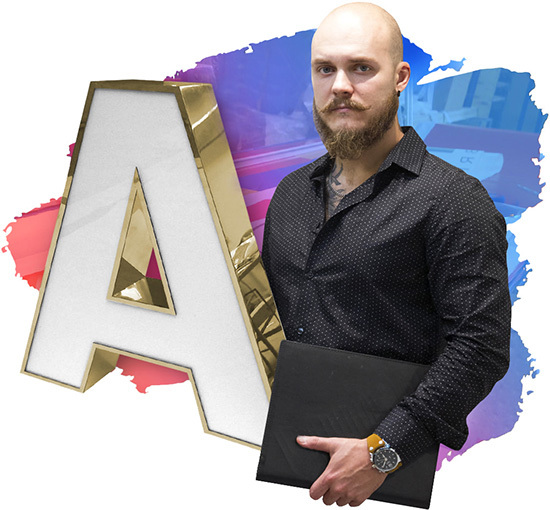 Директор компании по изготовлению металлических вывесок