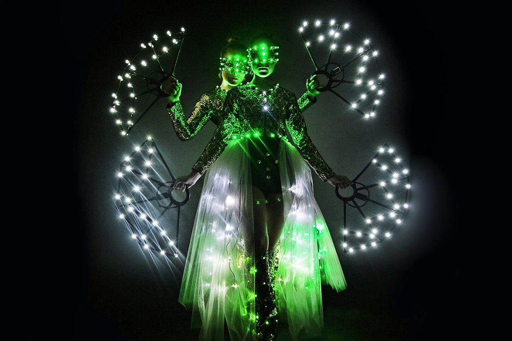 Revolution световое шоу. световое неоновое шоу. световое неоновое шоу. парк южные культуры световое шоу в адлере. покажи световое шоу.