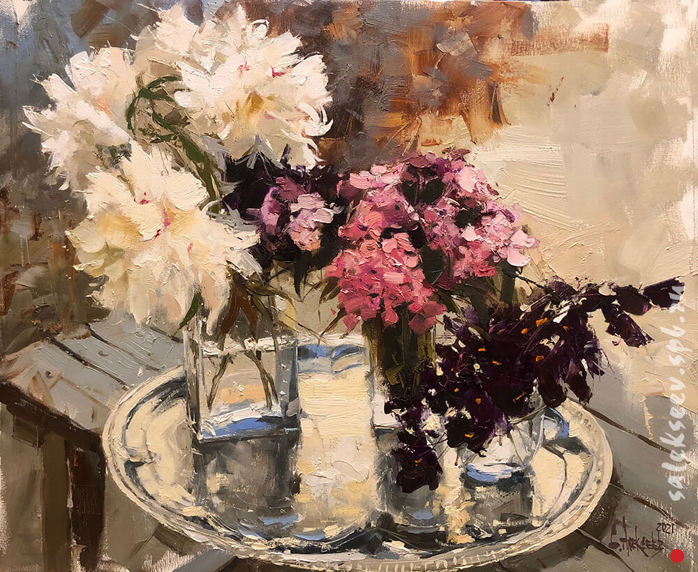 Bouquet on a silver tray. 2021. Oil on canvas, 50x65 cm