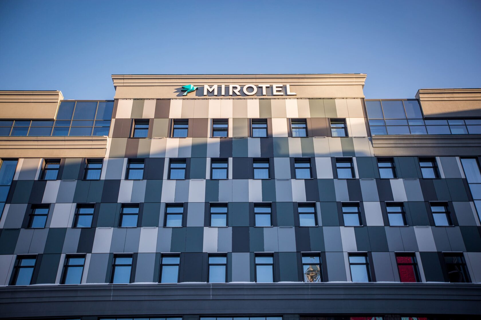 <div style="font-size: 20px;" data-customstyle="yes"><strong style="font-family: Muller;">MIROTEL</strong></div>