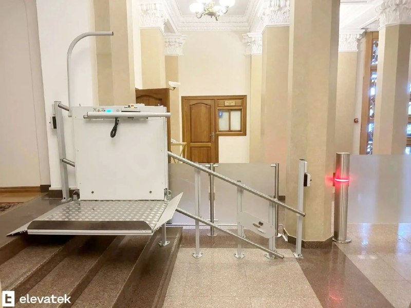 Платформа БК 350 в интерьере Дома Советов