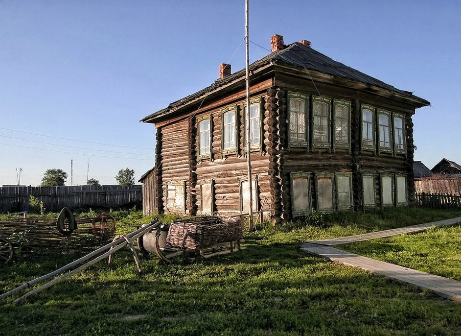 Музей распутина. Село Покровское Тюменская область музей Распутина. Распутин музей Верхотурье. Дом Распутина в Покровском. Дом Распутина в деревне.