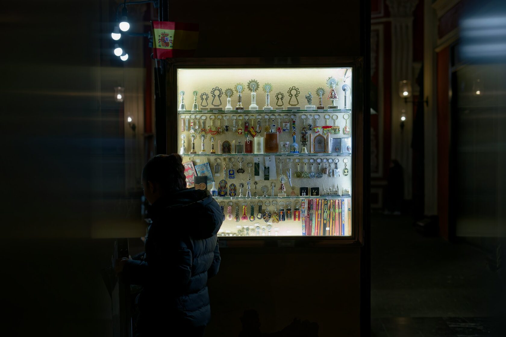 Наклейки на витрину магазина одежды в Уфе