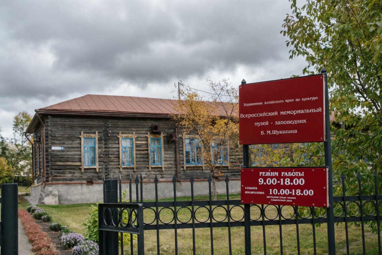 Гора Пикет — бронзовый памятник Шукшину