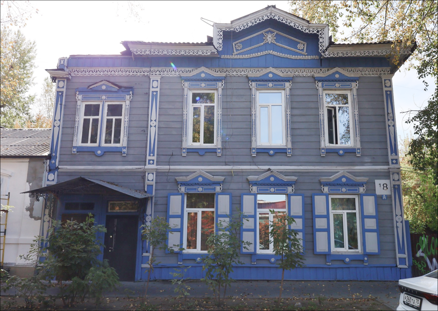 Грязнова, 18: после обновления фасада
