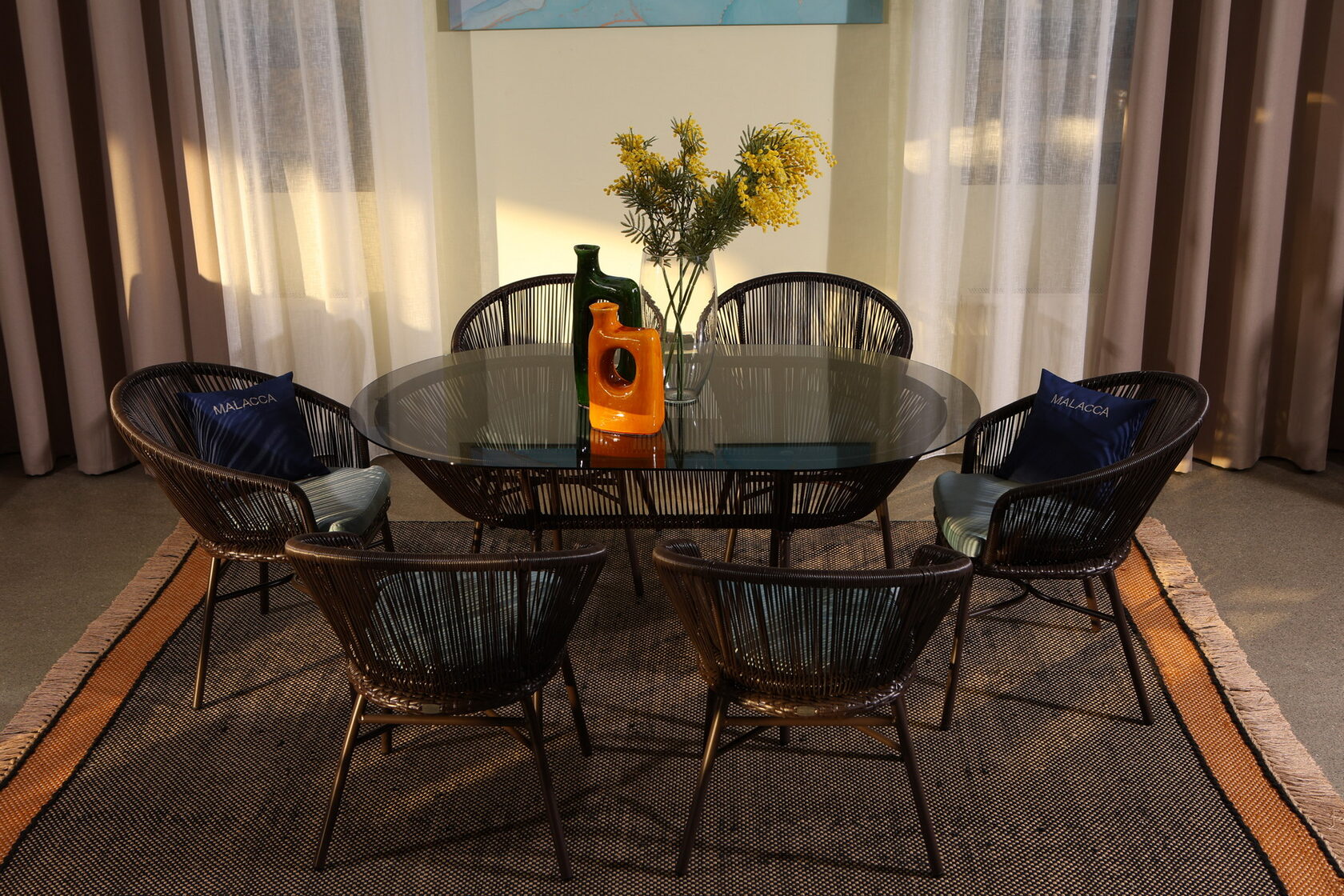 Столы и стулья Malacca на террасе