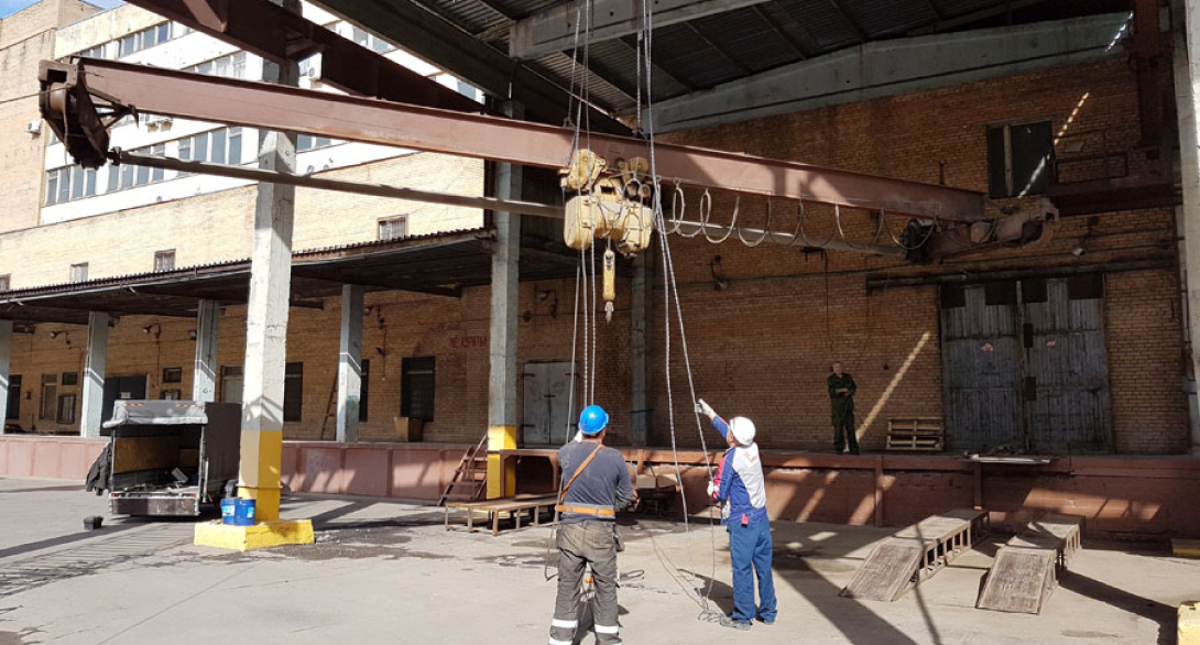 Демонтаж мостовых. Демонтаж мостового крана г/п 20 т. Кран балка для демонтажа мостовых конструкций. Козловой кран канаты. Демонтаж мостовых.